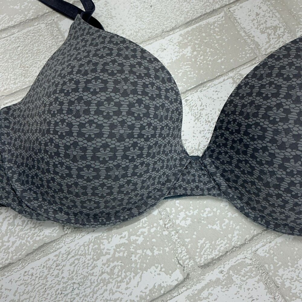 Victoria Secret Under Wire Bra 34D - Picture 2 of 5